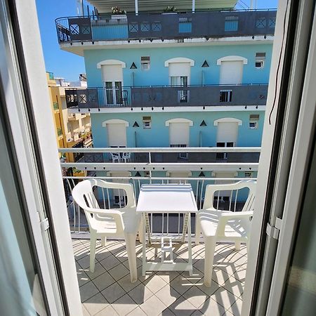Alevon Hotel Rimini Bagian luar foto