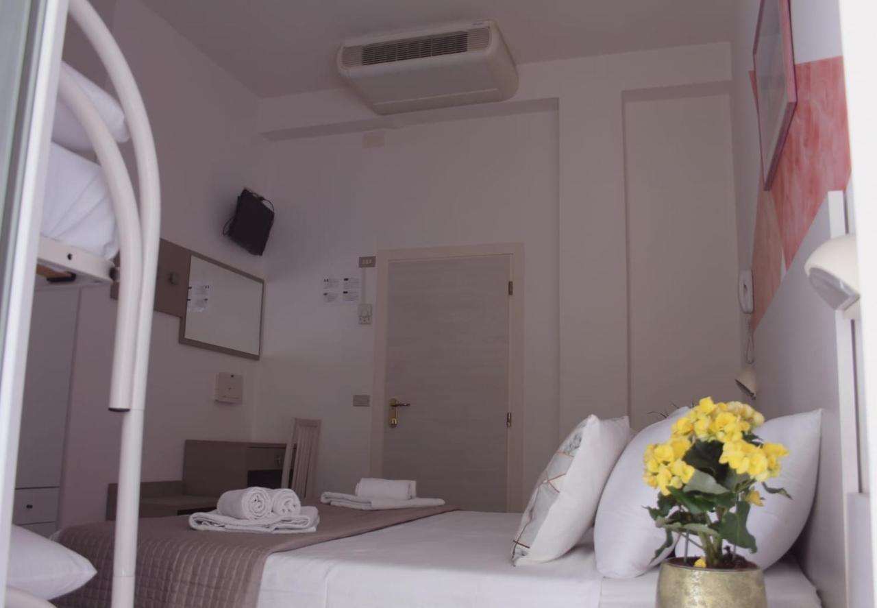 Alevon Hotel Rimini Bagian luar foto