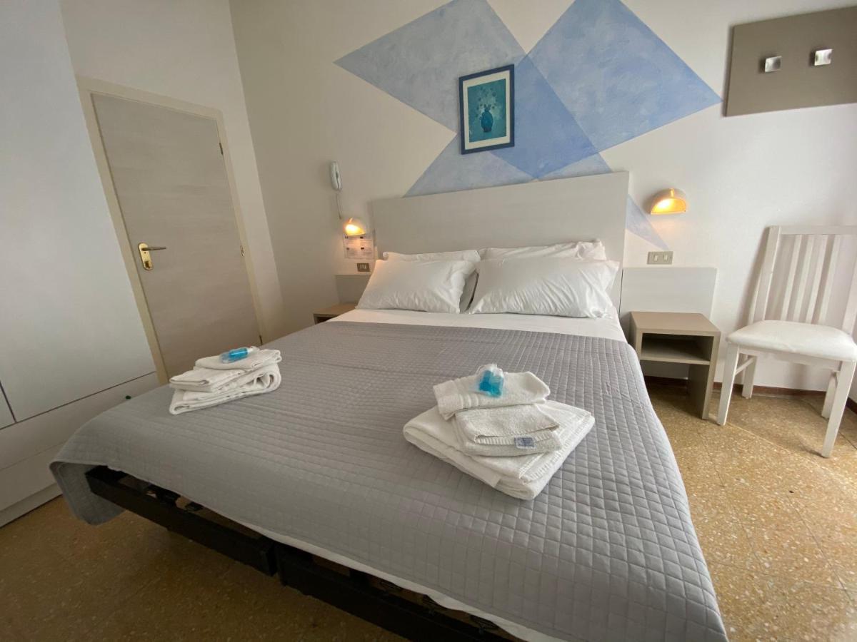Alevon Hotel Rimini Bagian luar foto