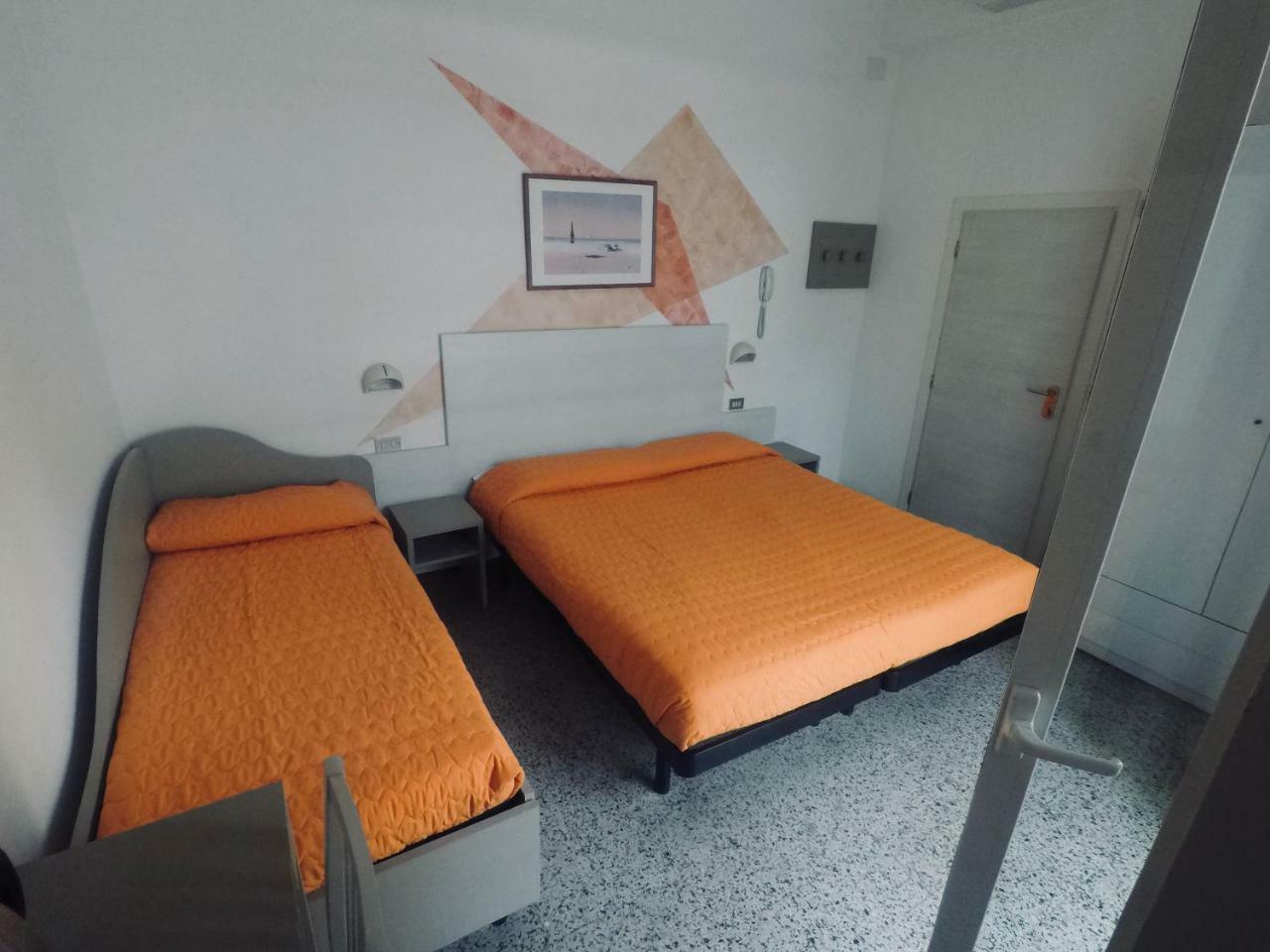 Alevon Hotel Rimini Bagian luar foto