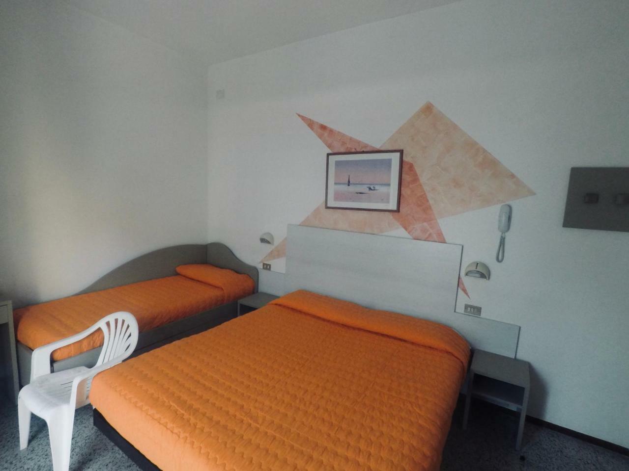 Alevon Hotel Rimini Bagian luar foto