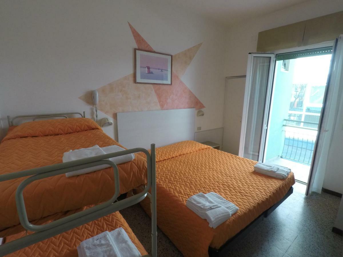 Alevon Hotel Rimini Bagian luar foto