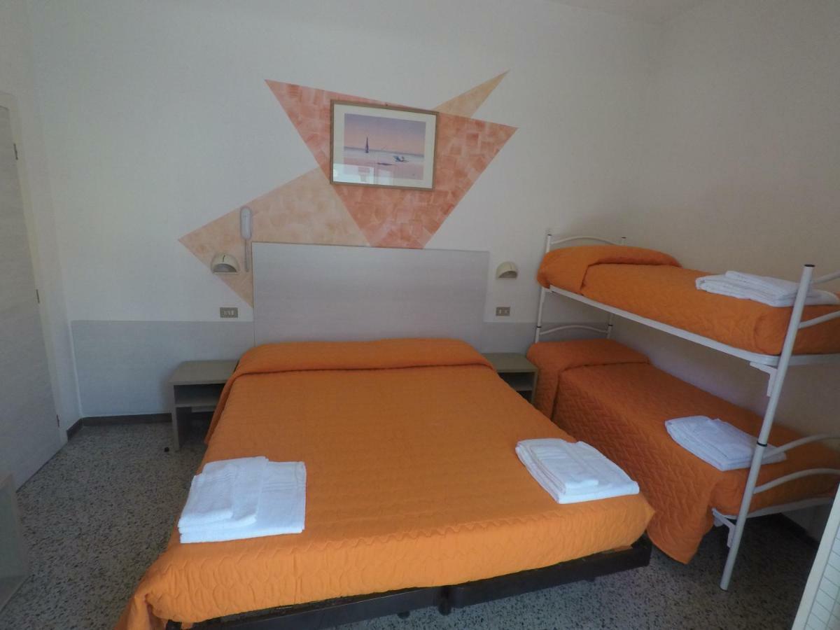 Alevon Hotel Rimini Bagian luar foto