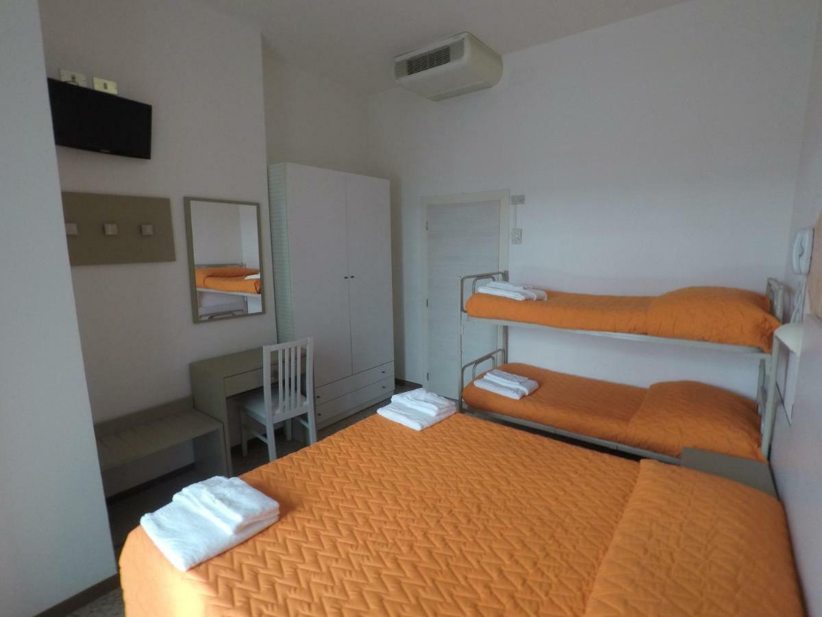 Alevon Hotel Rimini Bagian luar foto