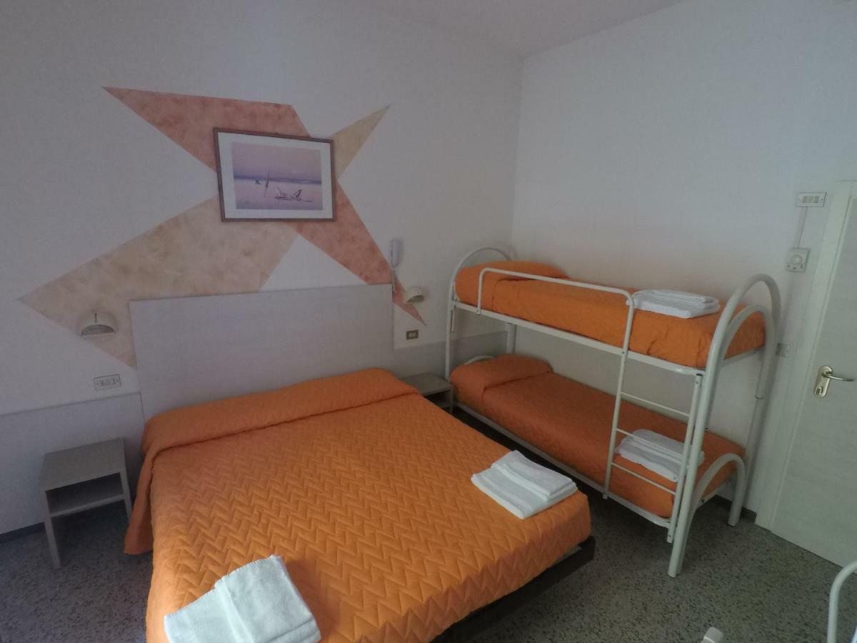 Alevon Hotel Rimini Bagian luar foto
