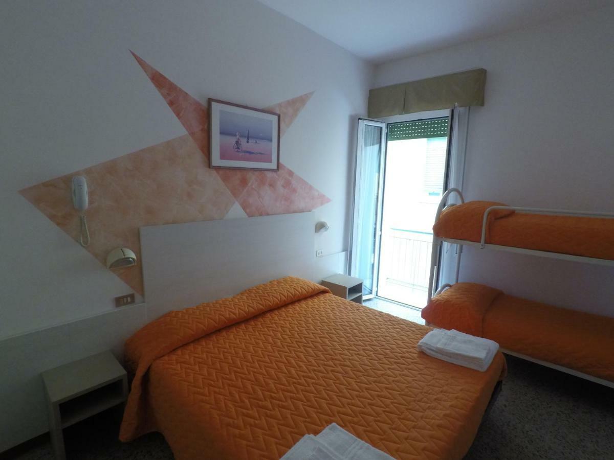 Alevon Hotel Rimini Bagian luar foto